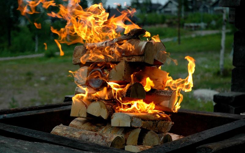 Branäs grillplatser, korvgrillning med ved