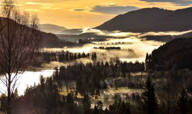 Foto över en dimmig Klarälvdal